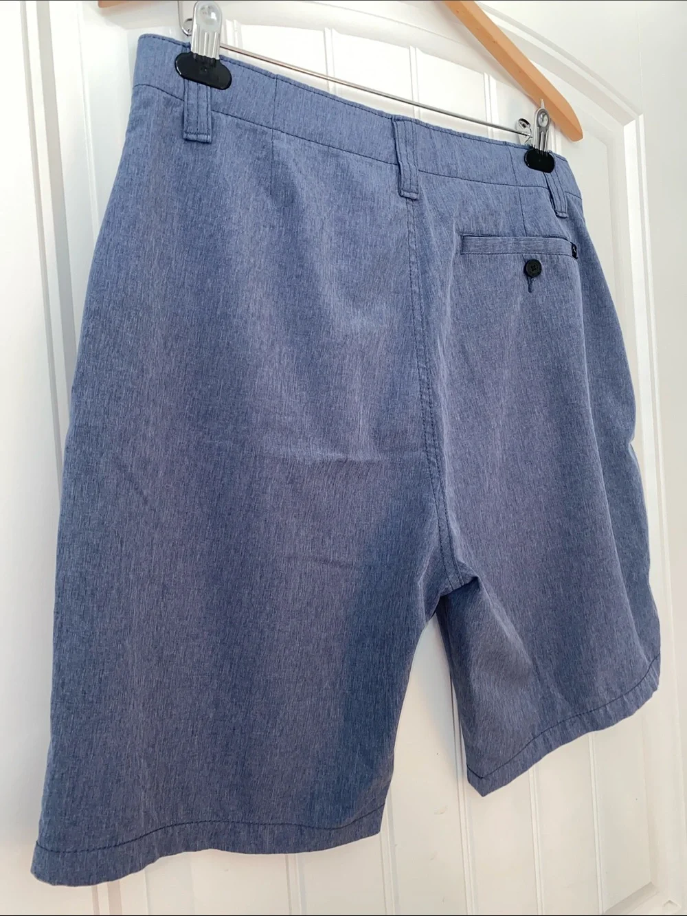 Denali Men's Chambray Blue Flat-Front Shorts size Waist 32
